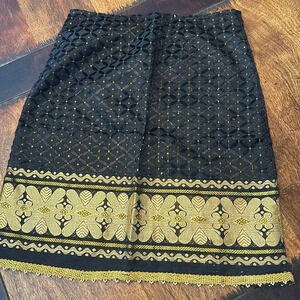 A Liquid Affair Gorgeous gold and black skirt size medium